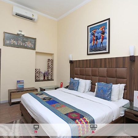 Oyo Flagship The Marc Blu Hotel Tājganj Kültér fotó