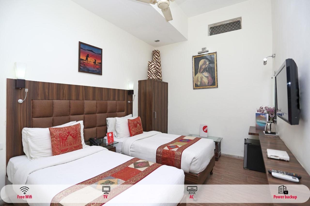 Oyo Flagship The Marc Blu Hotel Tājganj Kültér fotó