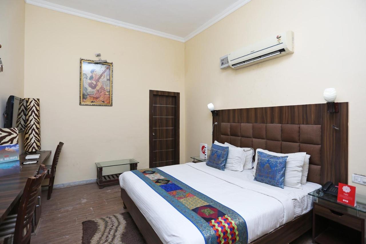 Oyo Flagship The Marc Blu Hotel Tājganj Kültér fotó