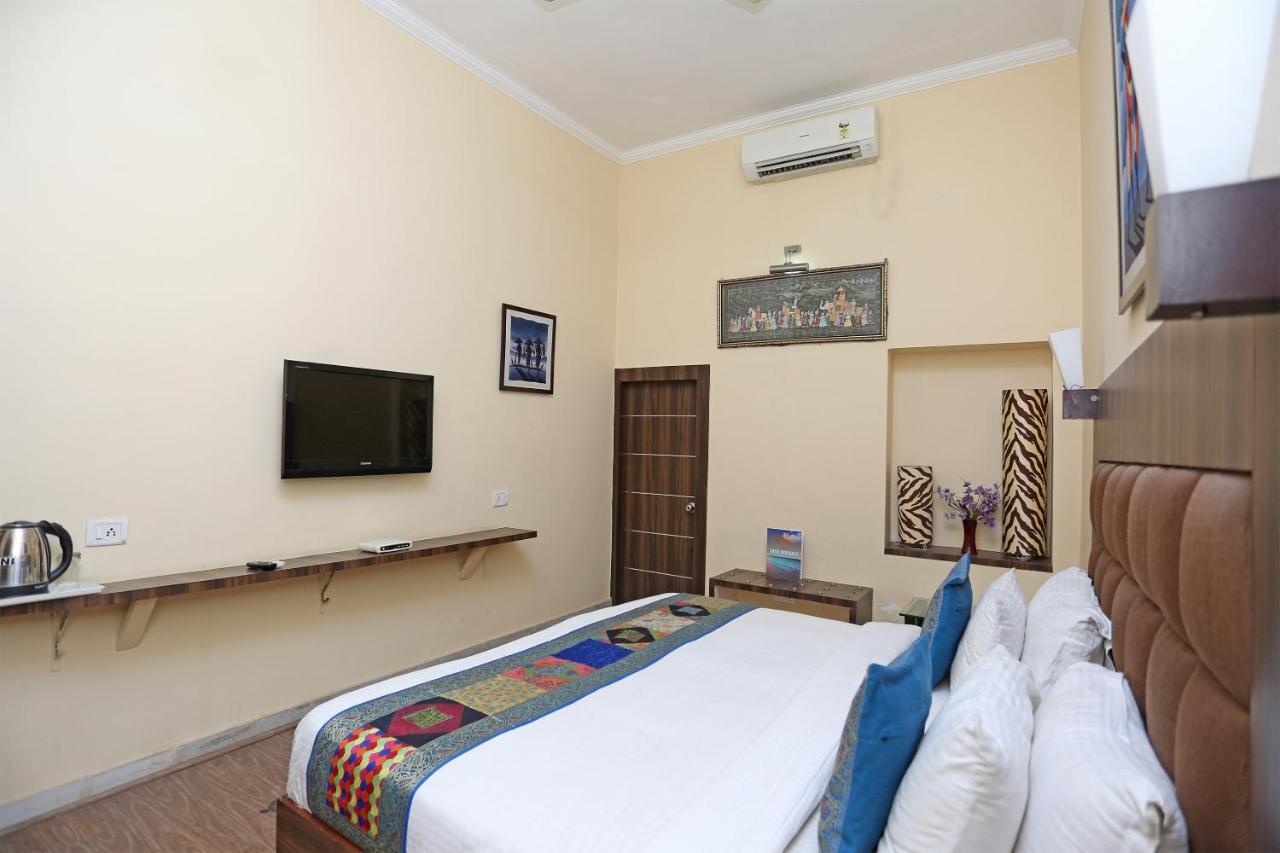 Oyo Flagship The Marc Blu Hotel Tājganj Kültér fotó